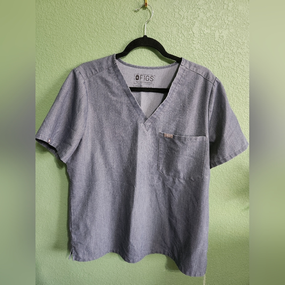 FIGS Women's Catarina One-Pocket Scrub Top in Chambray Blue